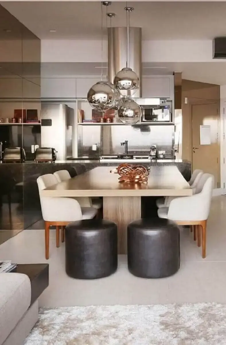 decoração moderna com cadeiras estofadas com braço para sala de jantar integrada à sala de estar Foto Futurist Architecture