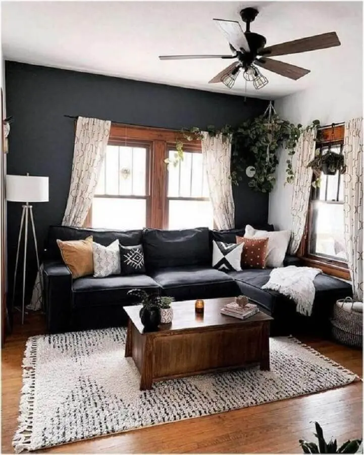 decoração simples para sala com sofá preto Foto Pinterest
