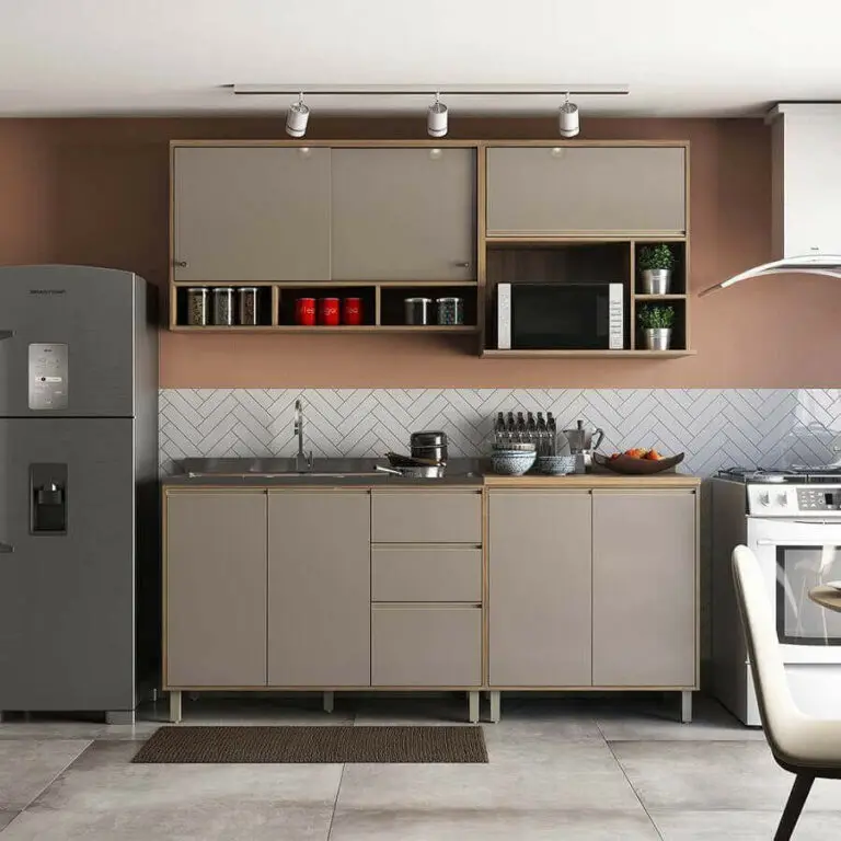 Imagem de cozinha pequena e moderna