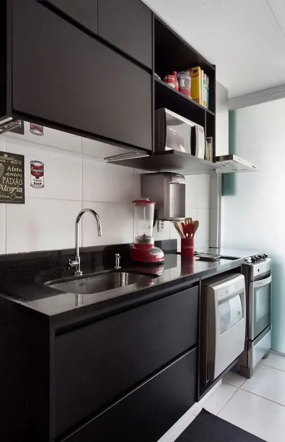ideias para decorar cozinha pequena preta moderna Foto Dcore Você