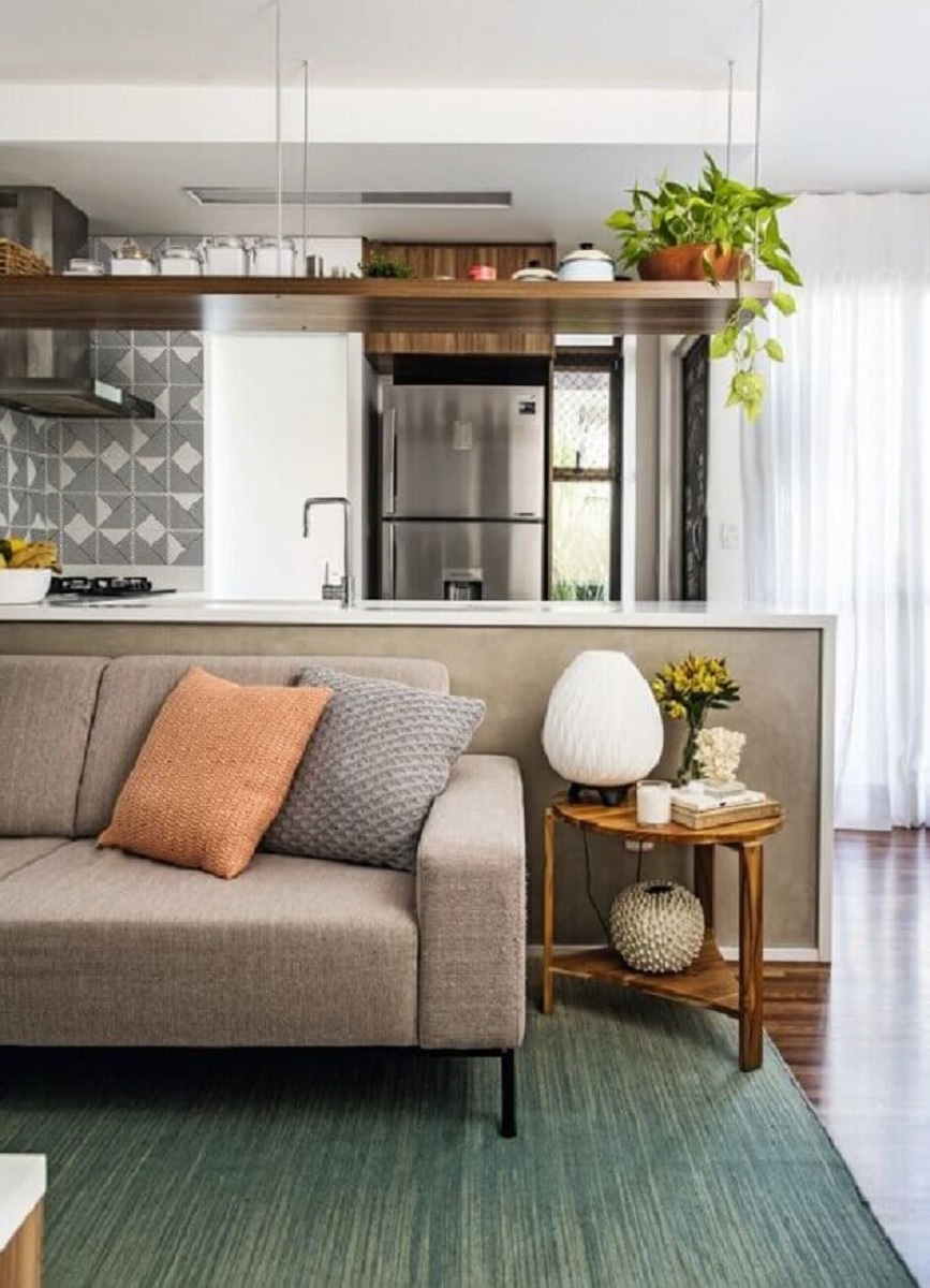 mesa de canto de madeira para sala com cozinha integrada Foto Pinterest