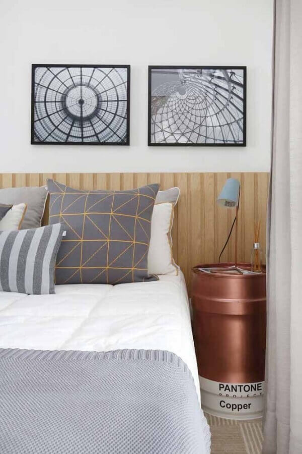 quarto moderno cinza e branco decorado com tambor decorativo feminino cobre Foto Pinterest