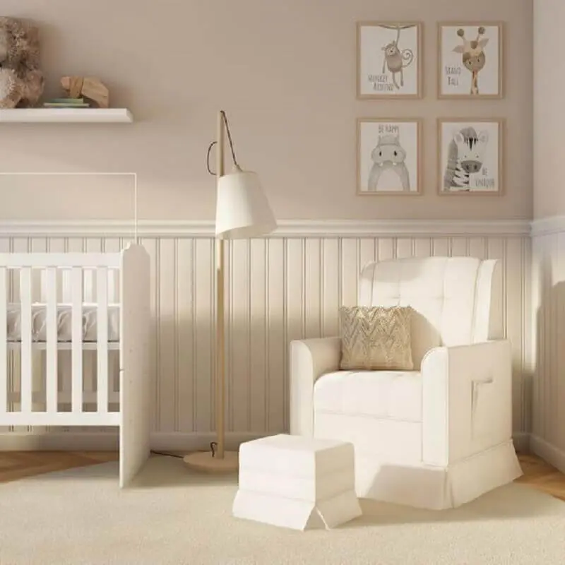 tinta cor pérola para decoração de quarto de bebê com berço e poltrona branca Foto Pinterest