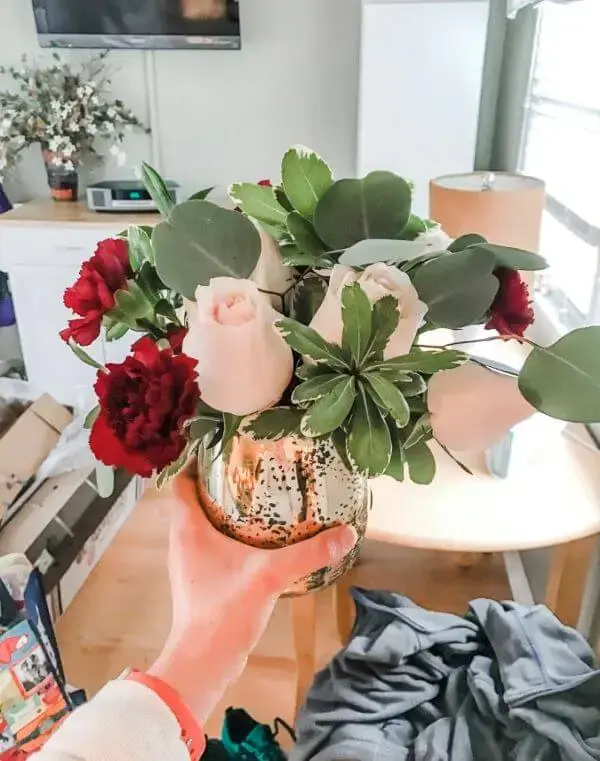 Decore sua casa com vaso de rosas