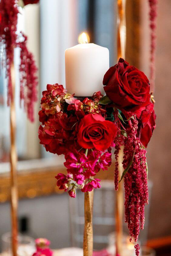 Vela decorada com rosa vermelha 