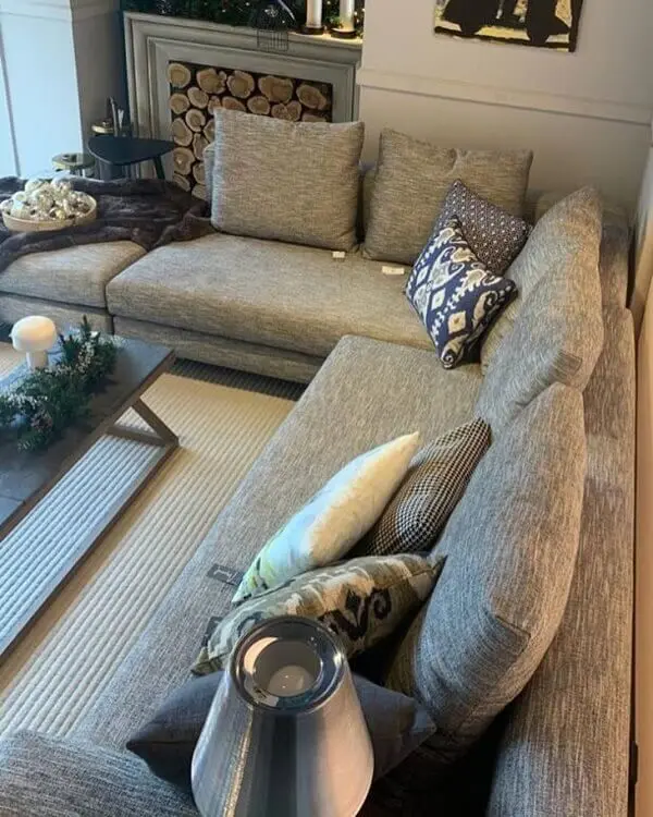 Avalie as medidas da sua sala de estar para comprar o sofá de canto cinza perfeito