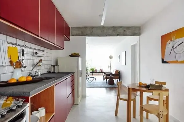 Modelo de mesa para cozinha pequena de apartamento moderno