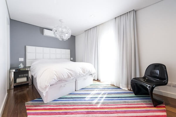 O tapete traz diferentes cores para quartos e imprime uma atmosfera divertida