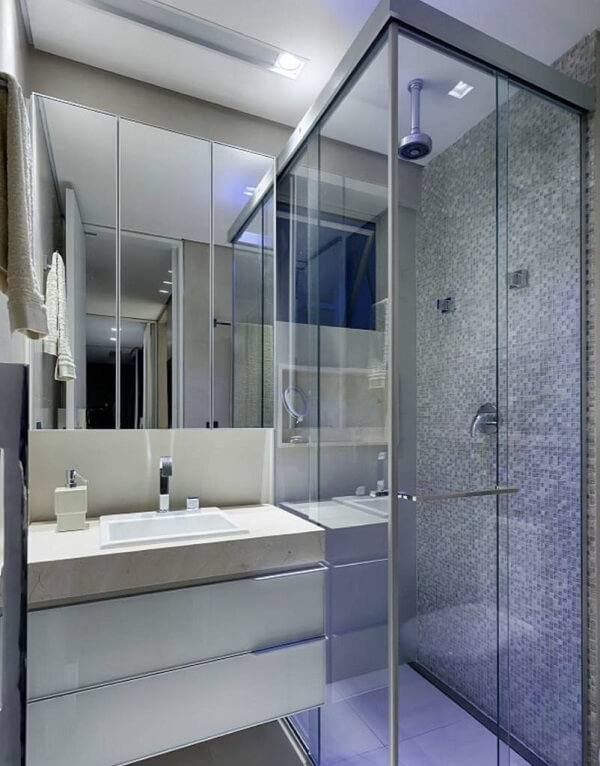 Os armários de banheiro com espelheira fazem muito sucesso nos projetos