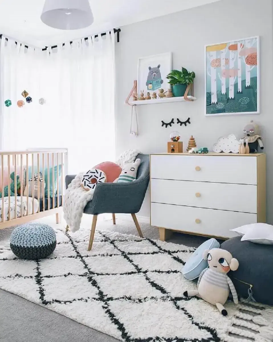 Quarto de bebê cinza decorado com móveis de madeira Foto Futurist Architecture