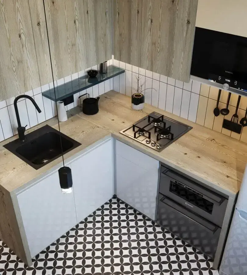armário de cozinha de canto pequeno com bancada de madeira Foto Archzine