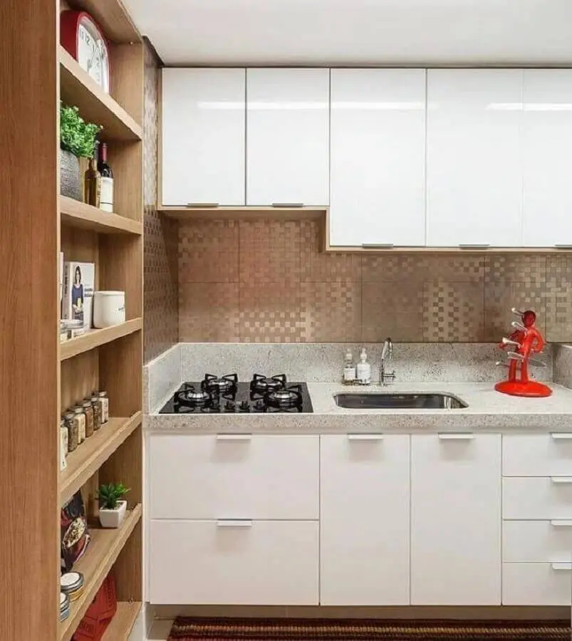 armário de cozinha pequeno branco planejado com cooktop Foto Amis Arquitetura