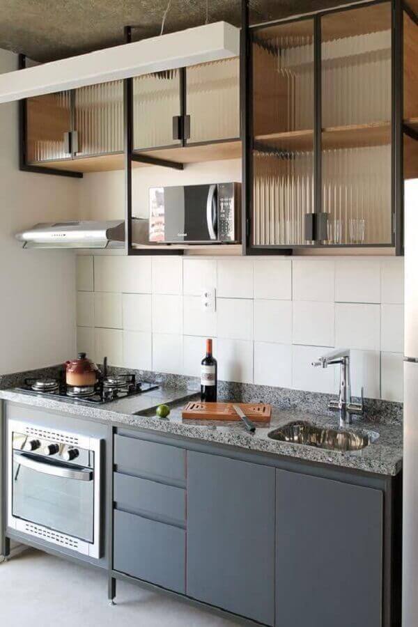 bancada de granito para cozinha pequena com gabinete cinza Foto Pinterest