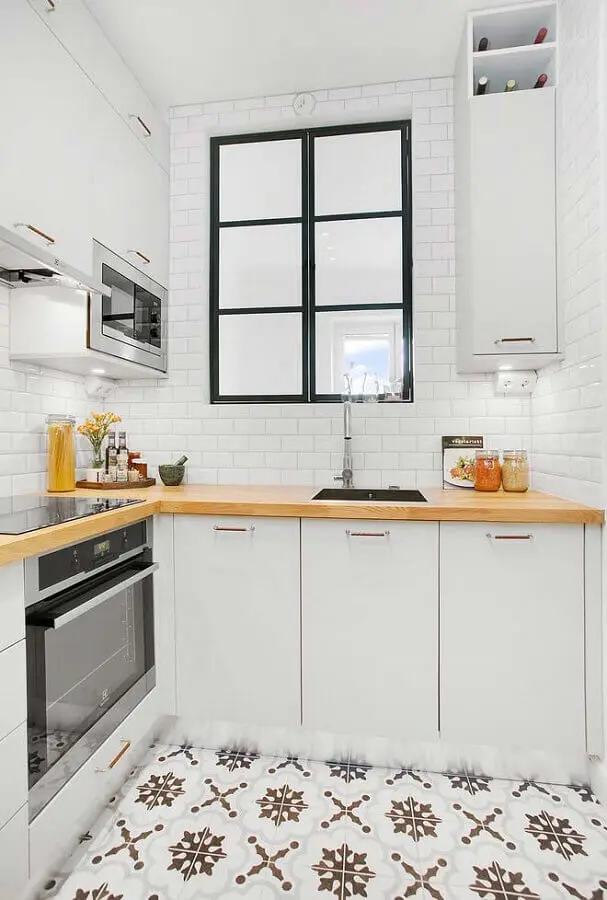 bancada pequena para cozinha planejada de canto com armários brancos Foto Pinterest