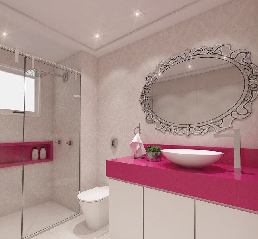 banheiro branco decorado com bancada cor de rosa choque Foto Pinterest