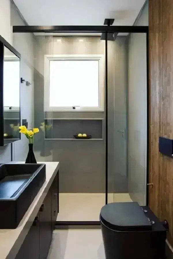 banheiro de apartamento pequeno decorado moderno com louça preta Foto Casa de Valentina