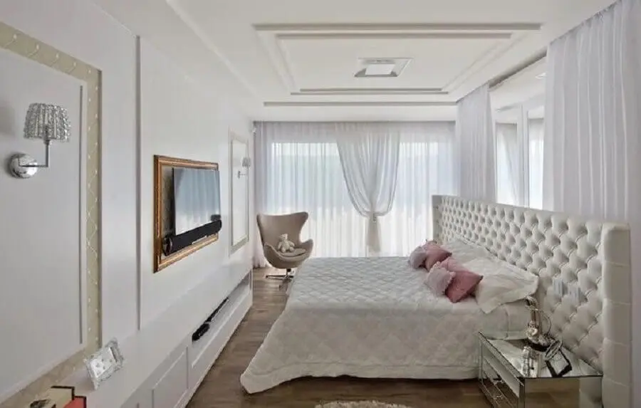 cabeceira de cama de casal capitonê para quarto branco sofisticado Foto Espaço do Traço Arquitetura