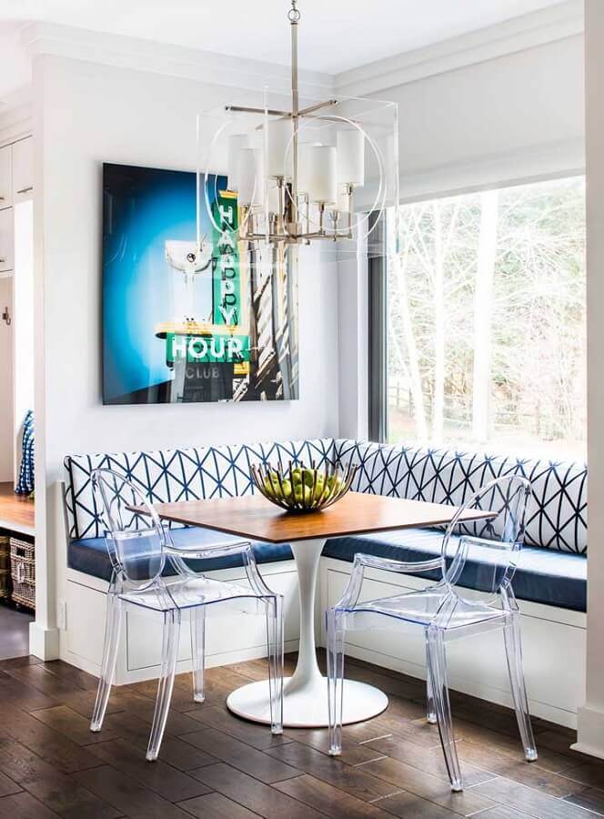cadeira transparente com braço para decoração de sala de jantar com canto alemão Foto Clear Home Design
