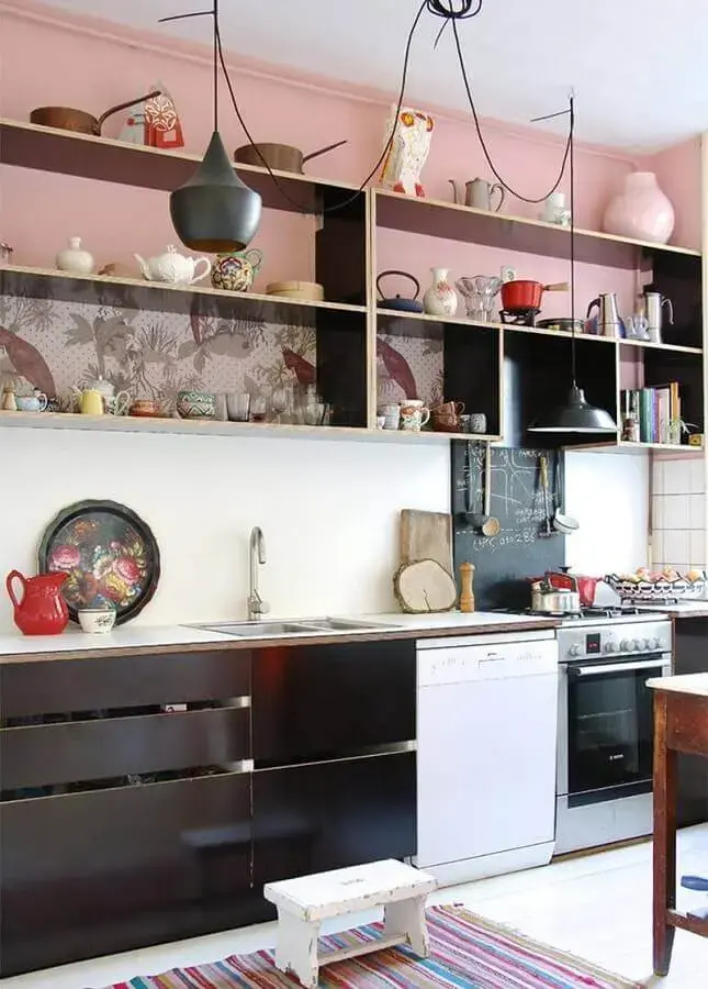 cor rosa antigo para decoração de cozinha planejada preta Foto Jeito de Casa