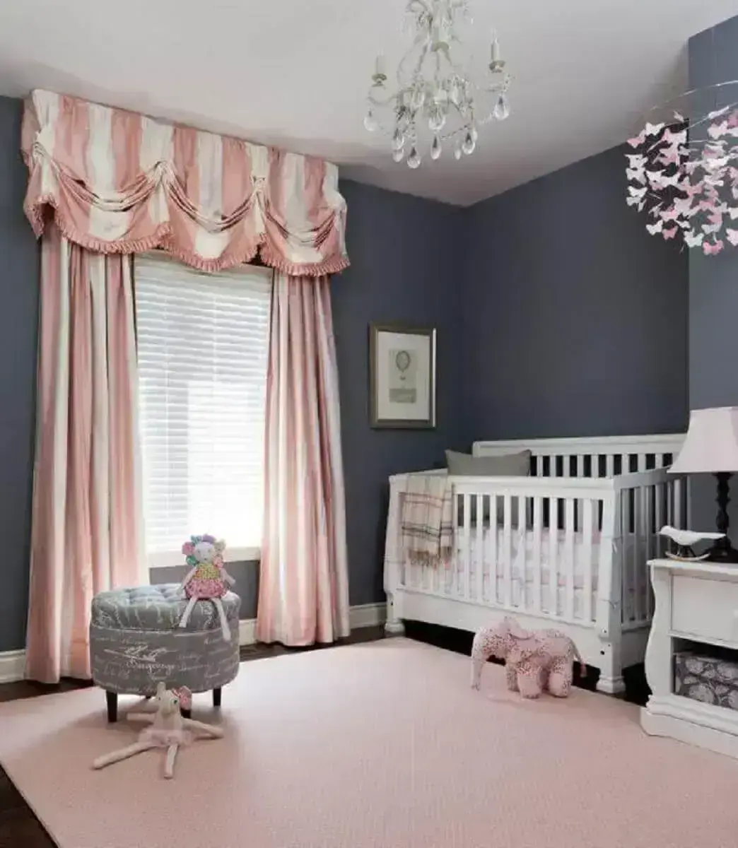decoração em cinza e rosa com cortina para quarto de bebê menina Foto Pinterest