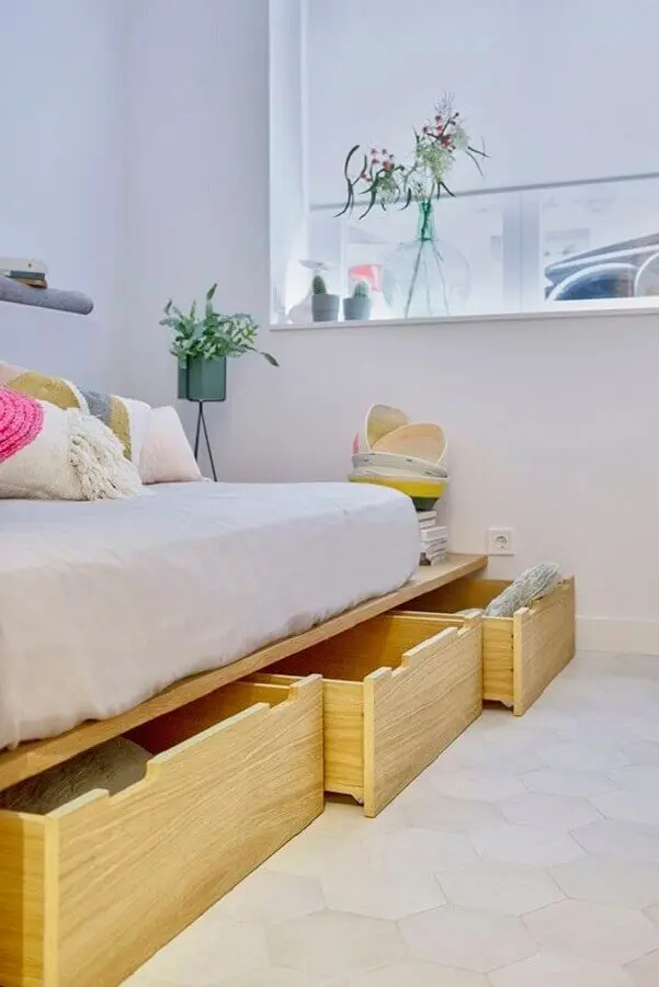 decoração com cama planejada com gavetas