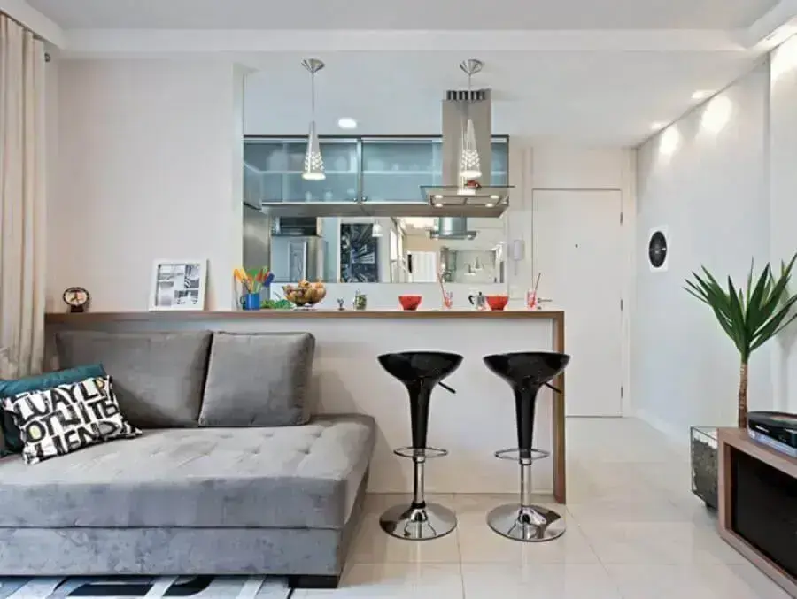 decoração de apartamento pequeno e simples com cozinha americana Foto Viviana Reis Design de Interiores