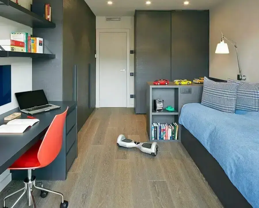 decoração de quarto de adolescente masculino cinza com móveis planejados Foto Arquitetando