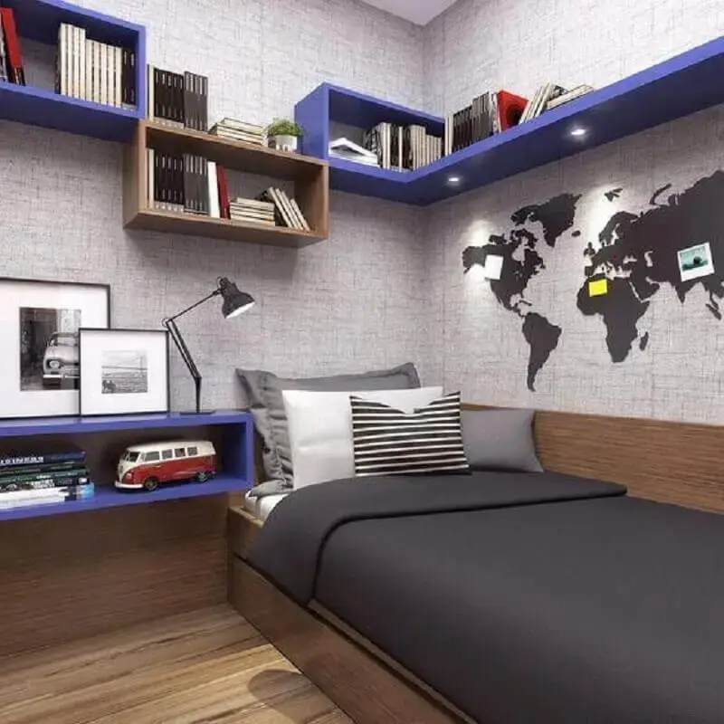 decoração de quarto de adolescente masculino com papel de parede de mapa Foto Carlos Medeiros