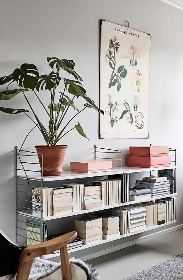 decoração minimalista com estante para livros pequena Foto Pinterest