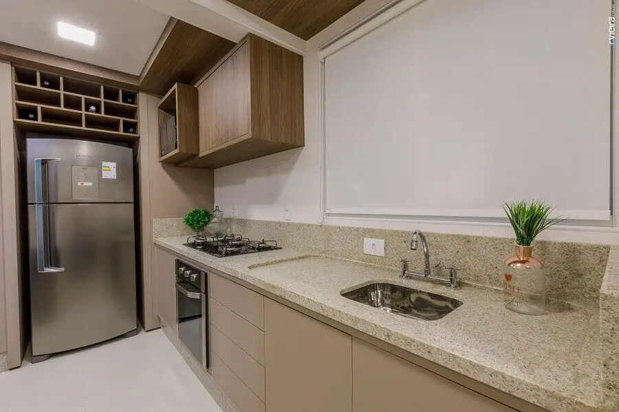 gabinete cor nude para cozinha planejada com armário aéreo de madeira Foto Pinterest
