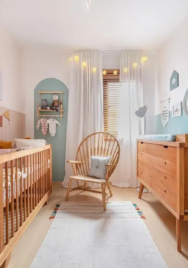 móveis de madeira para quarto de bebê pequeno Foto Histórias de Casa