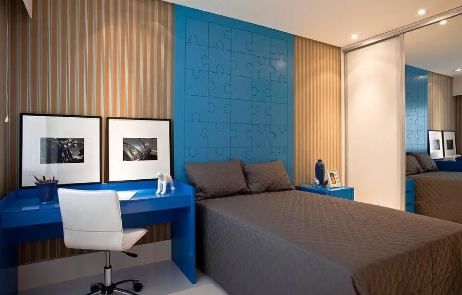 papel de parede para quarto de adolescente masculino com móveis azuis Foto SQ+ Arquitetos Associados
