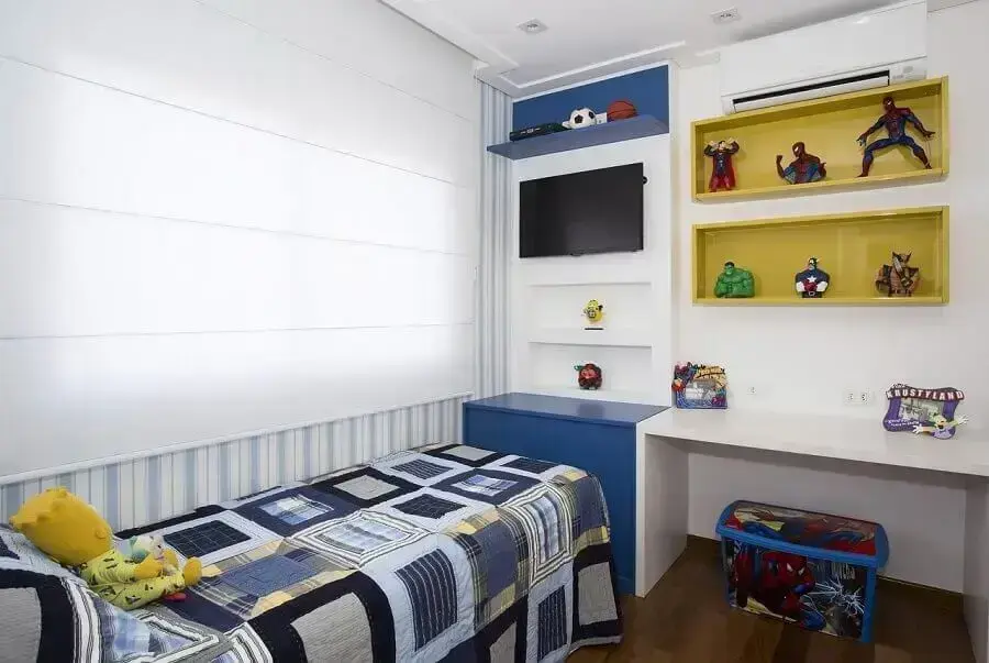 quarto de adolescente masculino planejado azul branco e amarelo Foto Érica Salguero