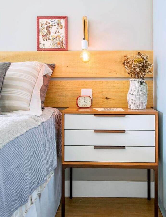 quarto decorado com cabeceira de madeira Foto Pinterest