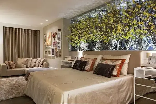 Aproveite a área da cabeceira da cama para criar um lindo projeto de jardim de inverno no quarto