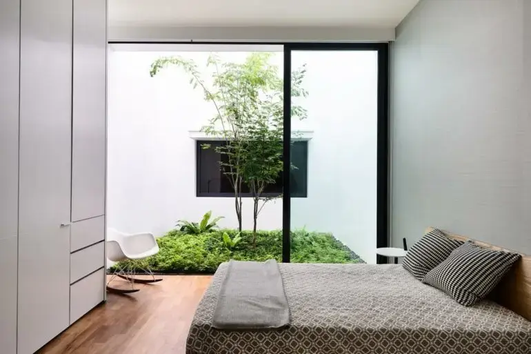 O jardim de inverno simples também promove um espaço de relaxamento no seu quarto