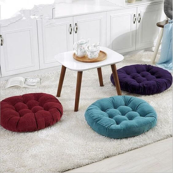 Almofada futon colorida para mesa de centro