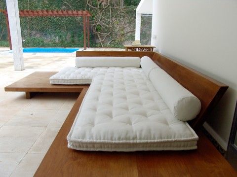 Almofada futon para banco de madeira na varanda 