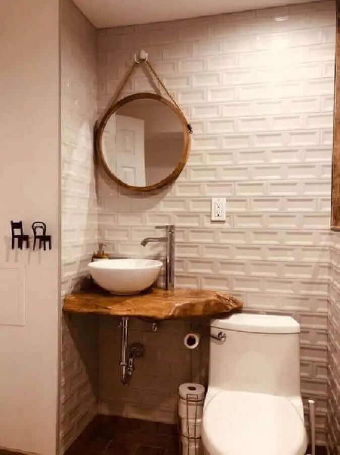 banheiro branco decorado com revestimento 3d e espelho redondo para banheiro com alça Foto Pinterest