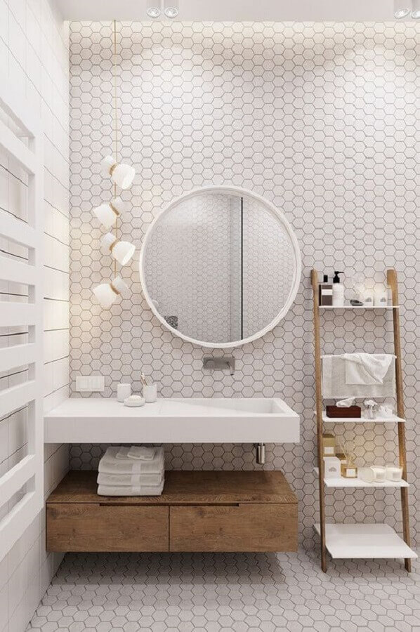 banheiro branco moderno decorado com espelho redondo para banheiro com moldura Foto Pinterest