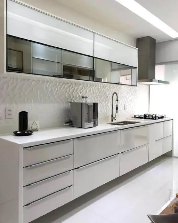 cozinha moderna decorada com armário de cozinha cinza claro Foto Dicas de Mulher