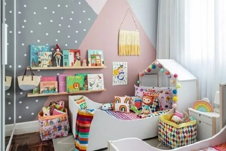 decoração colorida para quarto infantil pequeno para dois irmãos Foto MOOUI