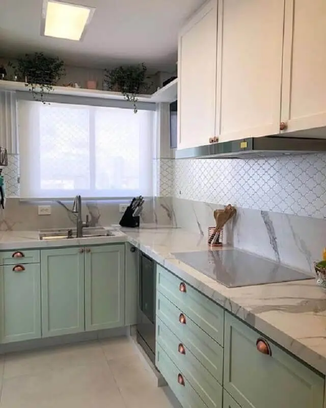 decoração com armário de cozinha com designa retrô na cor verde candy colors Foto Jeito de Casa