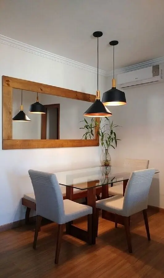 decoração de sala de jantar com moldura para espelho de madeira Foto Mariana Martinez Arquitetura