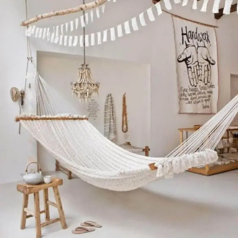 decoração estilo escandinavo com rede de descanso com madeira Foto Lolahome