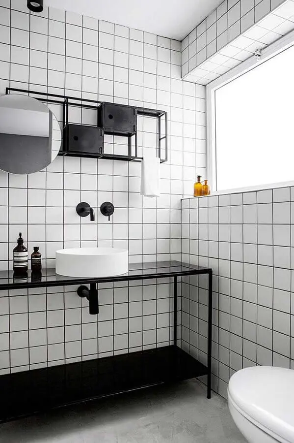 decoração estilo industrial com espelho para banheiro redondo Foto Futurist Architecture