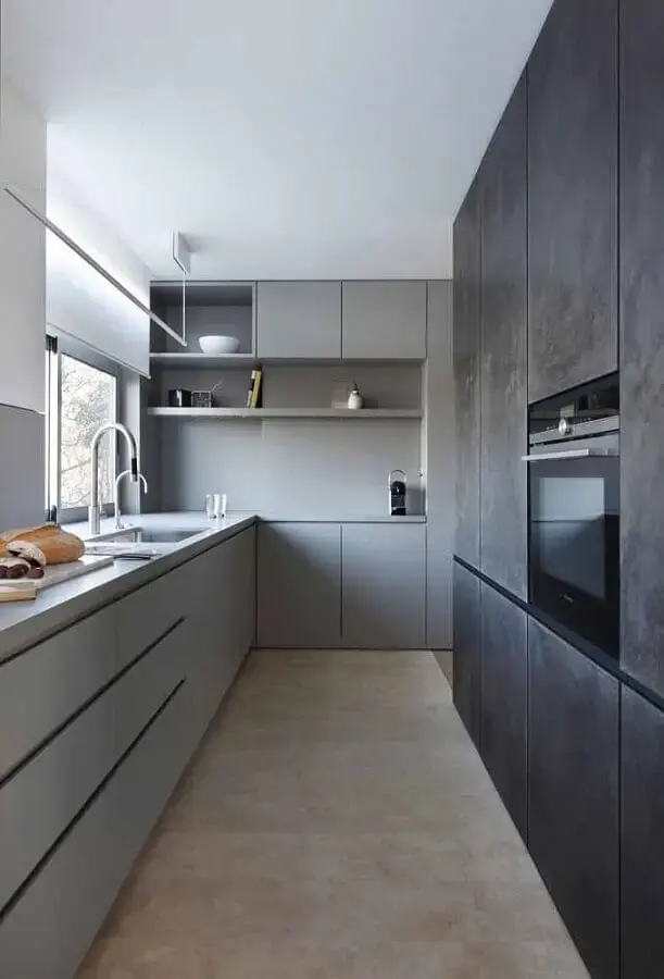 decoração moderna com armário de cozinha planejado cinza de canto Foto Futurist Architecture