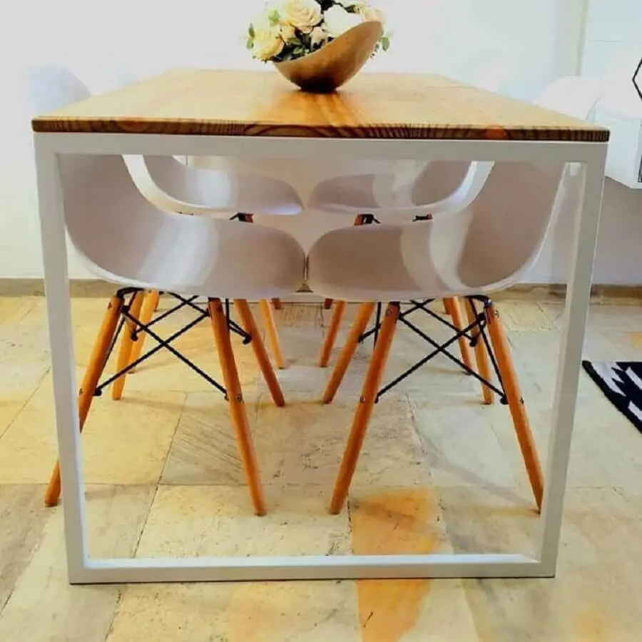 decoração sala de jantar com mesa estilo industrial com estrutura branca Foto Pinterest