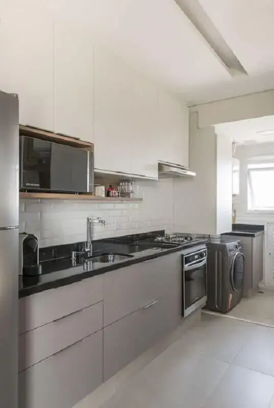 decoração simples com armário de cozinha cinza e branco Foto Archtrends