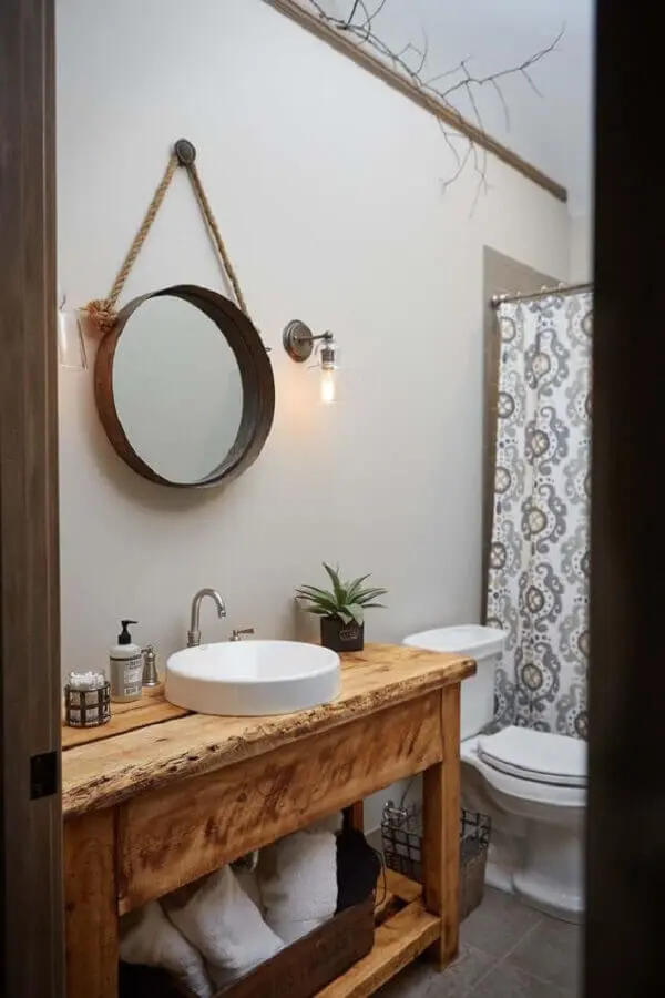 decoração simples com espelho redondo para banheiro com alça de corda Foto One Kindesign